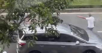 Công an TPHCM khởi tố 2 người đi xe máy đánh tài xế ô tô