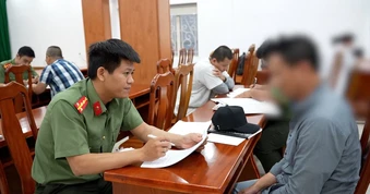 Công an TPHCM tiếp nhận 34 công dân bị Hoa Kỳ trục xuất