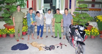 Công an truy đuổi, chặn lối thoát để bắt 2 kẻ trộm chó manh động