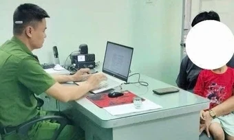 Công an vào cuộc vụ cha đánh con bằng dép gây phẫn nộ