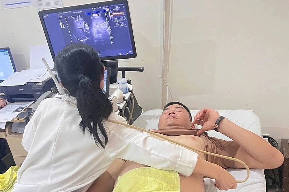 Công an vào cuộc vụ tài xế taxi dùng gạch tấn công hành khách ở Nghệ An Công an vào cuộc vụ tài xế taxi dùng gạch tấn công hành khách ở Nghệ An