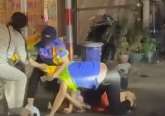 Công an vào cuộc vụ vượt gác chắn hành hung nhân viên đường sắt