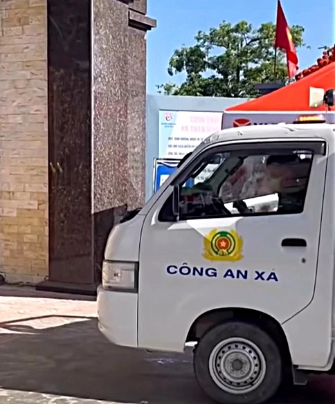Công an xã dùng ô tô chở thí sinh ngủ quên tới điểm thi vào lớp 10 ở Nghệ An