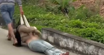 Công an xác minh clip cô gái bị người đàn ông kéo lê trên đường