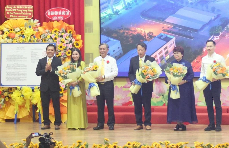 Công bố Quyết định chuyển Trường Đại học Trà Vinh thành Đại học Trà Vinh
