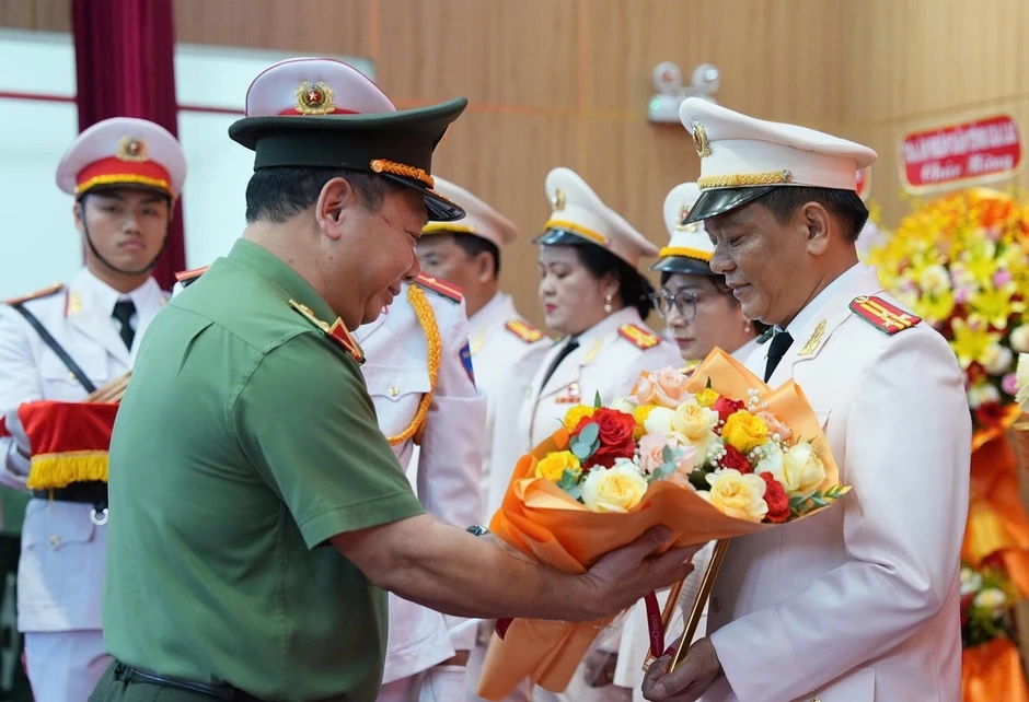 Công bố quyết định của Bộ trưởng Bộ Công an về công tác cán bộ tại Gia Lai Công bố quyết định của Bộ trưởng Bộ Công an về công tác cán bộ tại Gia Lai
