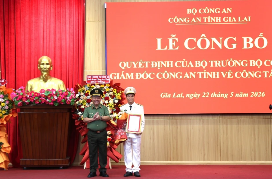 Công bố quyết định của Bộ trưởng Bộ Công an về công tác cán bộ tại Gia Lai Công bố quyết định của Bộ trưởng Bộ Công an về công tác cán bộ tại Gia Lai
