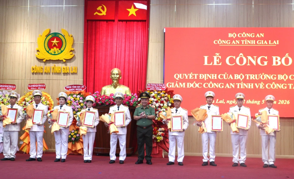 Công bố quyết định của Bộ trưởng Bộ Công an về công tác cán bộ tại Gia Lai Công bố quyết định của Bộ trưởng Bộ Công an về công tác cán bộ tại Gia Lai