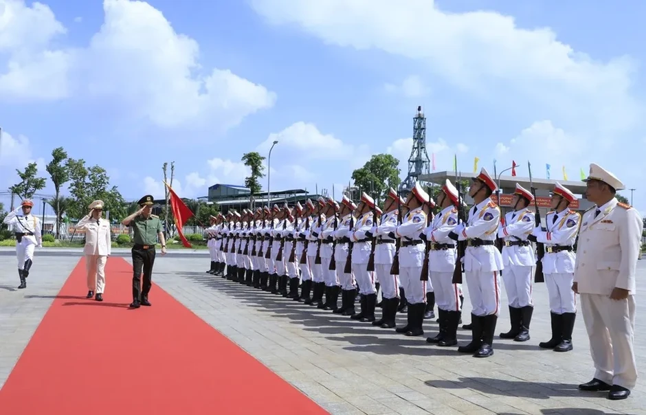 Công bố quyết định thành lập Công an TP Đồng Nai Công bố quyết định thành lập Công an TP Đồng Nai