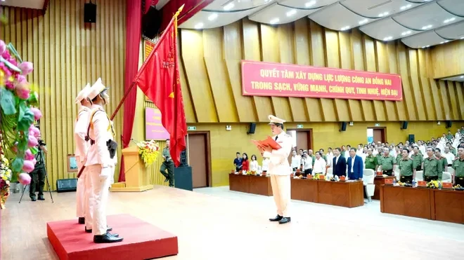 Công bố quyết định thành lập Công an TP Đồng Nai Công bố quyết định thành lập Công an TP Đồng Nai