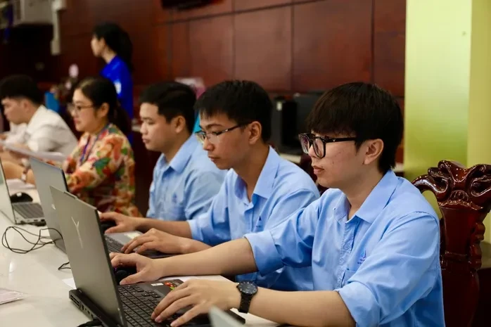 Công chức đi học tập trung có được tính thời gian công tác?