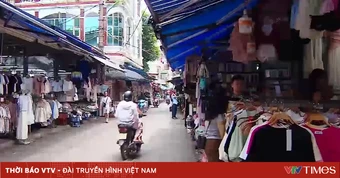 Công khai mua bán hàng giả, hàng nhái tại các khu chợ tạm giữa lòng Thủ đô