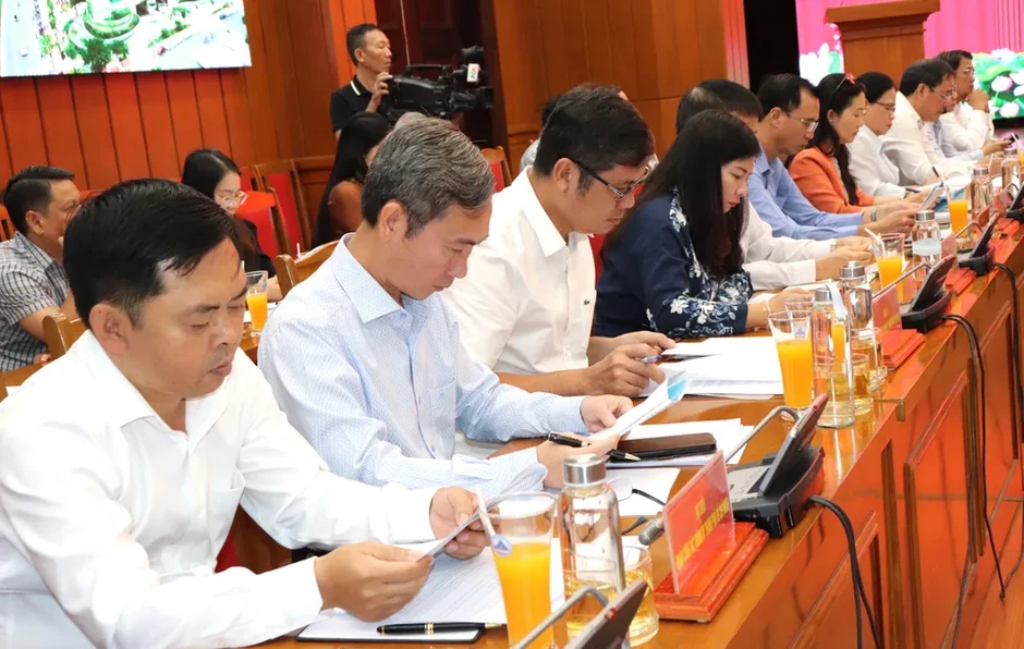 Công khai sớm những vấn đề liên quan trực tiếp đến người dân Công khai sớm những vấn đề liên quan trực tiếp đến người dân