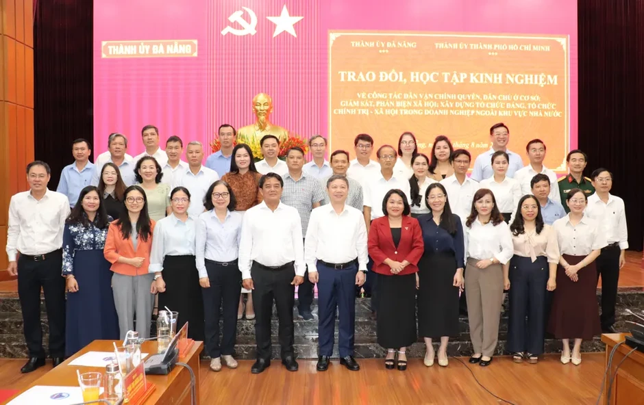 Công khai sớm những vấn đề liên quan trực tiếp đến người dân Công khai sớm những vấn đề liên quan trực tiếp đến người dân