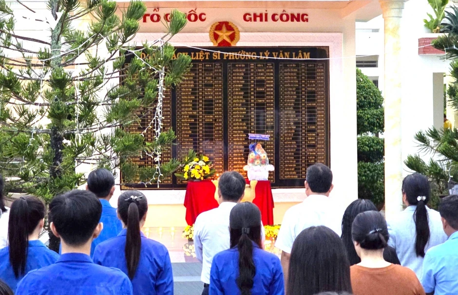 Công nghệ số giúp thắp sáng đạo lý "Uống nước nhớ nguồn" Công nghệ số giúp thắp sáng đạo lý "Uống nước nhớ nguồn"