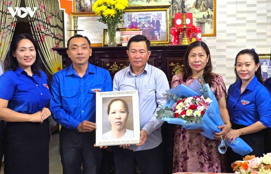 Công nghệ số giúp thắp sáng đạo lý "Uống nước nhớ nguồn" Công nghệ số giúp thắp sáng đạo lý "Uống nước nhớ nguồn"