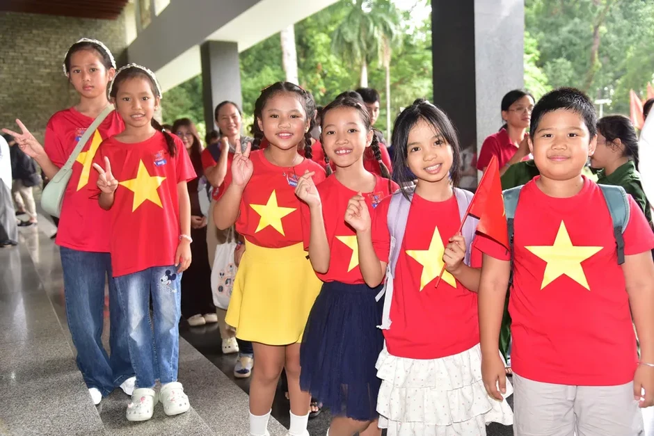 Công nghệ VR đưa người dân TPHCM đến Quảng trường Ba Đình nghe Bác Hồ đọc Tuyên ngôn Độc lập Công nghệ VR đưa người dân TPHCM đến Quảng trường Ba Đình nghe Bác Hồ đọc Tuyên ngôn Độc lập