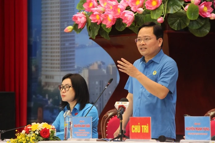 Công nhân Đà Nẵng muốn thẻ đoàn viên thành “tấm thẻ quyền lực” Công nhân Đà Nẵng muốn thẻ đoàn viên thành “tấm thẻ quyền lực”