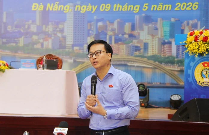 Công nhân Đà Nẵng muốn thẻ đoàn viên thành “tấm thẻ quyền lực” Công nhân Đà Nẵng muốn thẻ đoàn viên thành “tấm thẻ quyền lực”