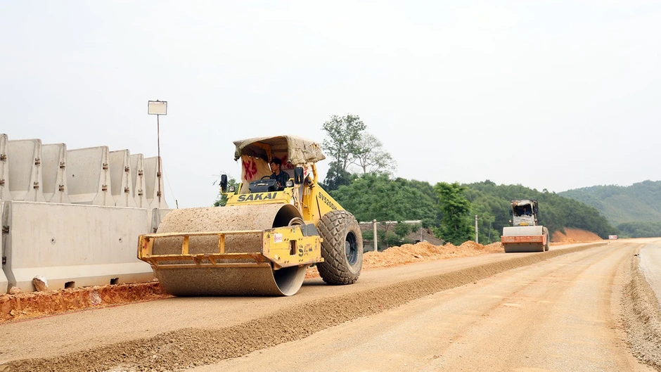 Công trường cao tốc Tuyên Quang-Hà Giang “không nghỉ lễ”, tăng tốc về đích