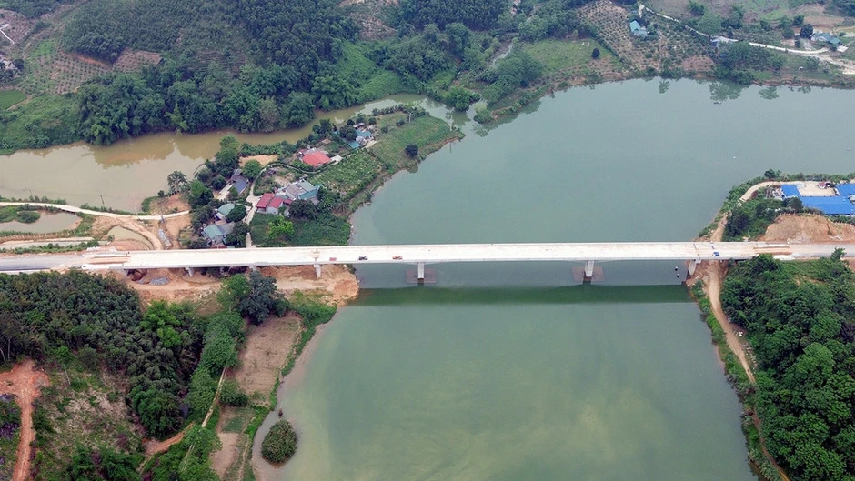 Công trường cao tốc Tuyên Quang-Hà Giang “không nghỉ lễ”, tăng tốc về đích