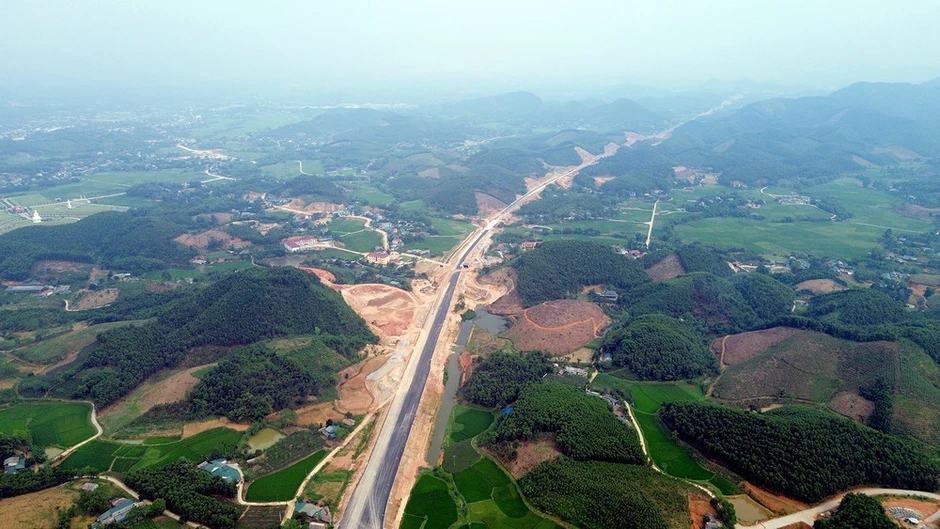 Công trường cao tốc Tuyên Quang-Hà Giang “không nghỉ lễ”, tăng tốc về đích
