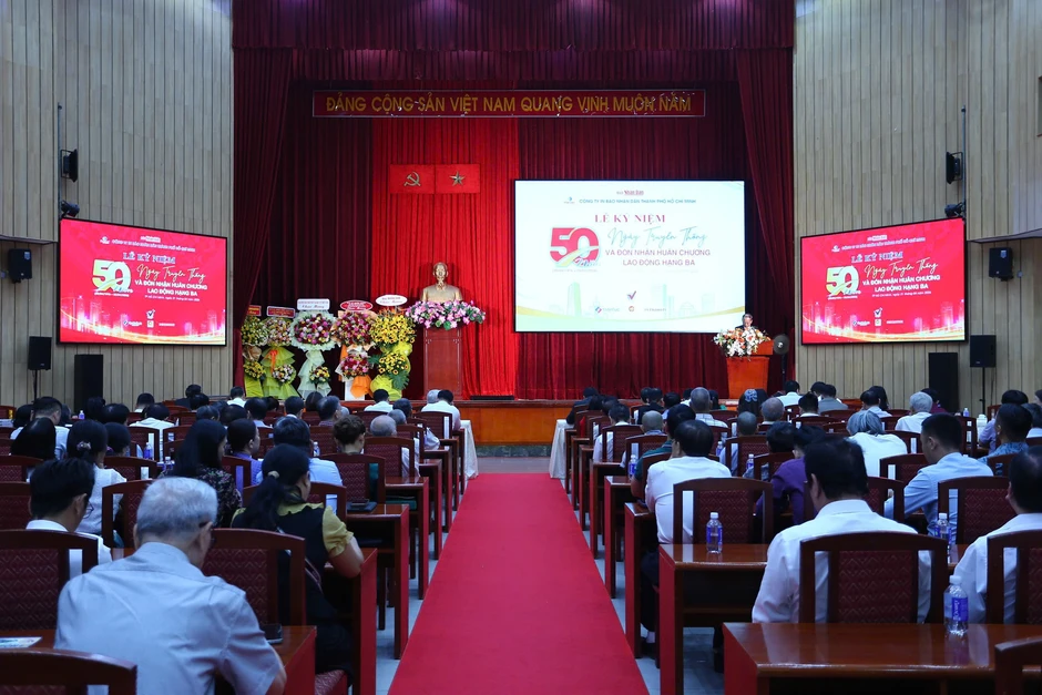 Công ty In Báo Nhân Dân tại Thành phố Hồ Chí Minh nhận Huân chương Lao động hạng Ba nhân kỷ niệm 50 năm Ngày truyền thống Công ty In Báo Nhân Dân tại Thành phố Hồ Chí Minh nhận Huân chương Lao động hạng Ba nhân kỷ niệm 50 năm Ngày truyền thống