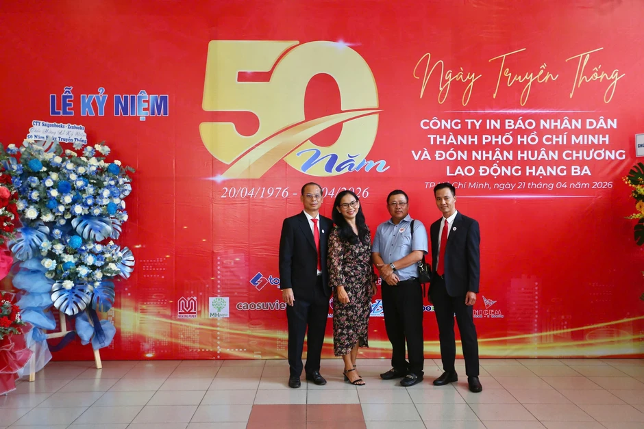 Công ty In Báo Nhân Dân tại Thành phố Hồ Chí Minh nhận Huân chương Lao động hạng Ba nhân kỷ niệm 50 năm Ngày truyền thống Công ty In Báo Nhân Dân tại Thành phố Hồ Chí Minh nhận Huân chương Lao động hạng Ba nhân kỷ niệm 50 năm Ngày truyền thống