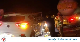 CSGT Đà Nẵng kịp thời hỗ trợ người đi đường gặp sự cố trên đèo Hải Vân