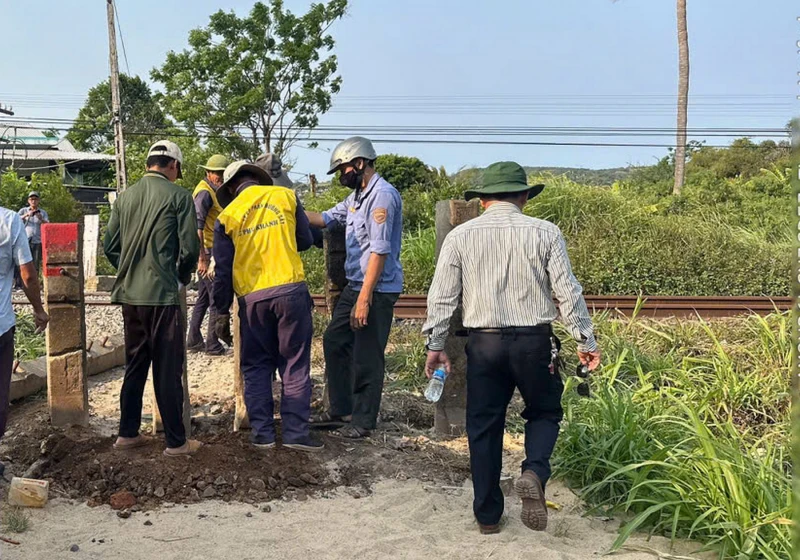 CSGT Đắk Lắk rà soát, kiến nghị xử lý khẩn cấp lối đi tự mở qua đường sắt CSGT Đắk Lắk rà soát, kiến nghị xử lý khẩn cấp lối đi tự mở qua đường sắt