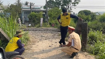 CSGT Đắk Lắk rà soát, kiến nghị xử lý khẩn cấp lối đi tự mở qua đường sắt
