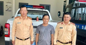 CSGT dẫn đường cho thanh niên chở mẹ bị xuất huyết não đi cấp cứu, người mẹ được cứu