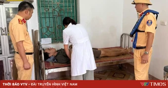CSGT đường thủy kịp thời cứu thuyền viên gặp nguy hiểm trên sông Hồng