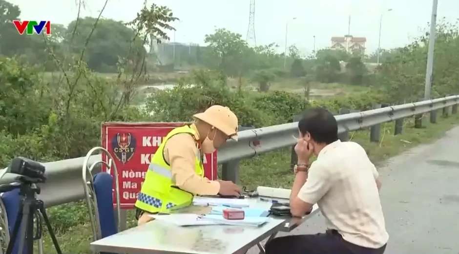 CSGT ghi hình, mật phục trên cao tốc xử lý hàng loạt xe vi phạm CSGT ghi hình, mật phục trên cao tốc xử lý hàng loạt xe vi phạm