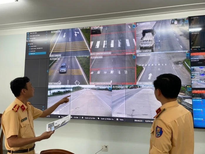 CSGT Gia Lai lật tẩy chiêu “thế thân” né trừ điểm giấy phép lái xe CSGT Gia Lai lật tẩy chiêu “thế thân” né trừ điểm giấy phép lái xe