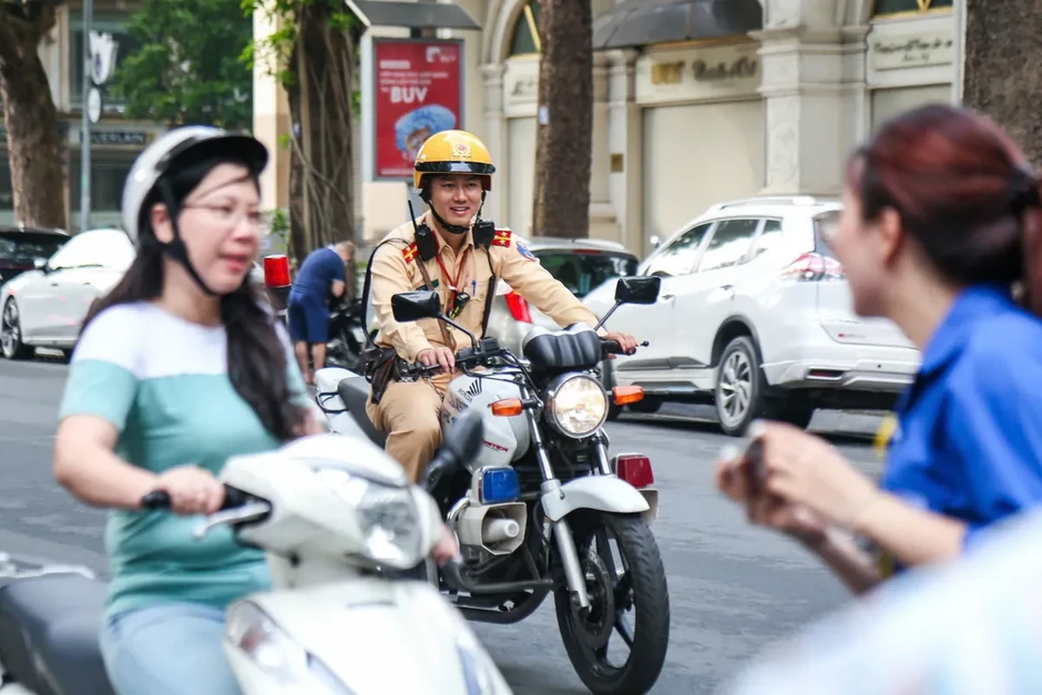 CSGT Hà Nội chủ động phân luồng, bảo đảm an toàn cho 2 kỳ thi lớn năm 2026 CSGT Hà Nội chủ động phân luồng, bảo đảm an toàn cho 2 kỳ thi lớn năm 2026