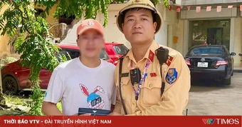 CSGT Hà Nội hỗ trợ người dân nhận lại giấy tờ tùy thân và gần 30 triệu đồng