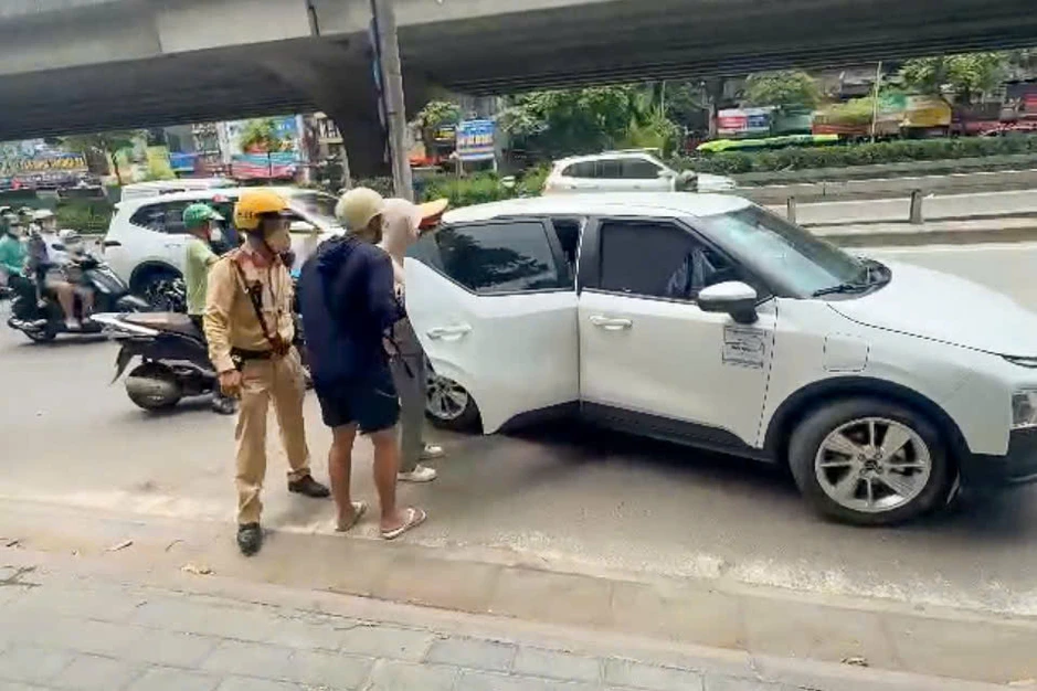 CSGT Hà Nội: Khi mỗi ca tuần tra là một việc làm nhân văn, trách nhiệm