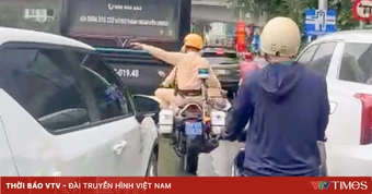 CSGT Hà Nội kịp thời hỗ trợ sản phụ chuyển dạ đến bệnh viện an toàn