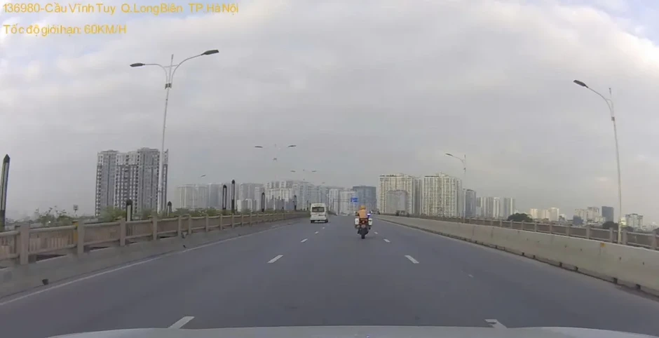 CSGT Hà Nội mở đường đưa cụ ông bị tai biến đến bệnh viện cấp cứu CSGT Hà Nội mở đường đưa cụ ông bị tai biến đến bệnh viện cấp cứu