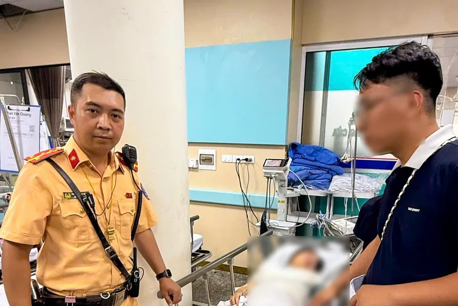 CSGT Hà Nội mở đường hỗ trợ hai trường hợp cấp cứu an toàn CSGT Hà Nội mở đường hỗ trợ hai trường hợp cấp cứu an toàn