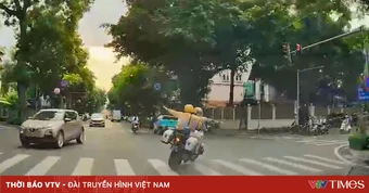 CSGT Hà Nội mở đường hỗ trợ hai trường hợp cấp cứu an toàn
