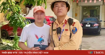 CSGT Hà Nội trao trả ví chứa gần 30 triệu đồng cho người dân
