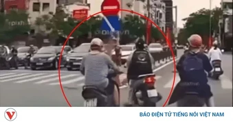CSGT Hà Nội xác minh, truy tìm cô gái tạt đầu xe máy gây tai nạn rồi bỏ chạy