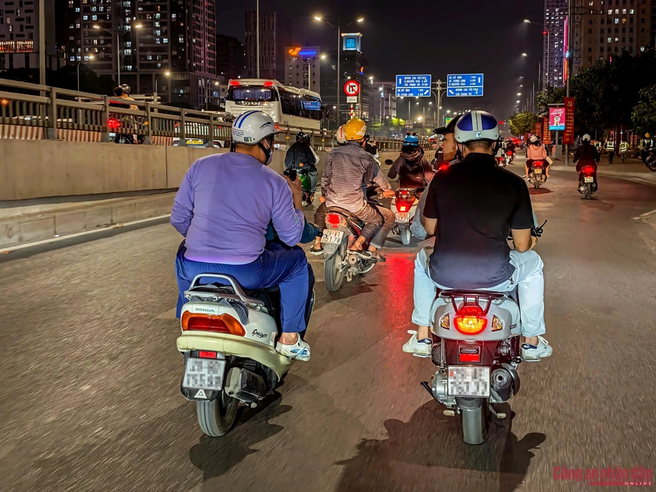CSGT hóa trang xử lý ma men lái xe rời quán nhậu