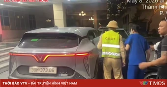 CSGT kịp thời hỗ trợ nạn nhân tai nạn lao động và bé sơ sinh co giật đi cấp cứu