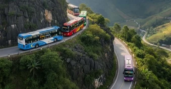 CSGT lái xe giường nằm 2 tầng để đánh giá an toàn trên đường đèo