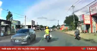 CSGT mở đường đưa nam thanh niên bị thanh sắt đâm xuyên mắt đi cấp cứu
