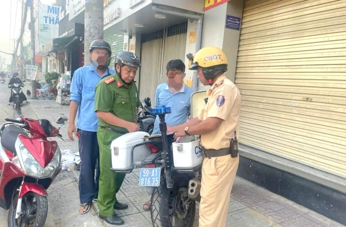 CSGT phát hiện nhiều lỗi tại công trình thi công ở TPHCM CSGT phát hiện nhiều lỗi tại công trình thi công ở TPHCM