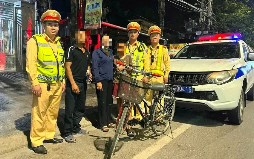 CSGT Quảng Trị xuyên đêm giúp thiếu niên đi lạc gần 100km về nhà CSGT Quảng Trị xuyên đêm giúp thiếu niên đi lạc gần 100km về nhà